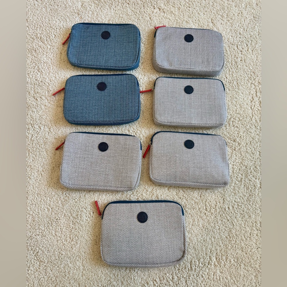 7 Air France Toiletry Bags